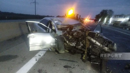 Kürdəmirdə Mercedes KamAZa çırpılıb, yaralılar var
