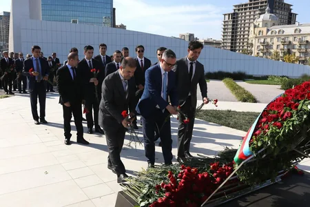 Diasporla İş üzrə Dövlət Komitəsinin əməkdaşları Zəfər Parkını ziyarət ediblər